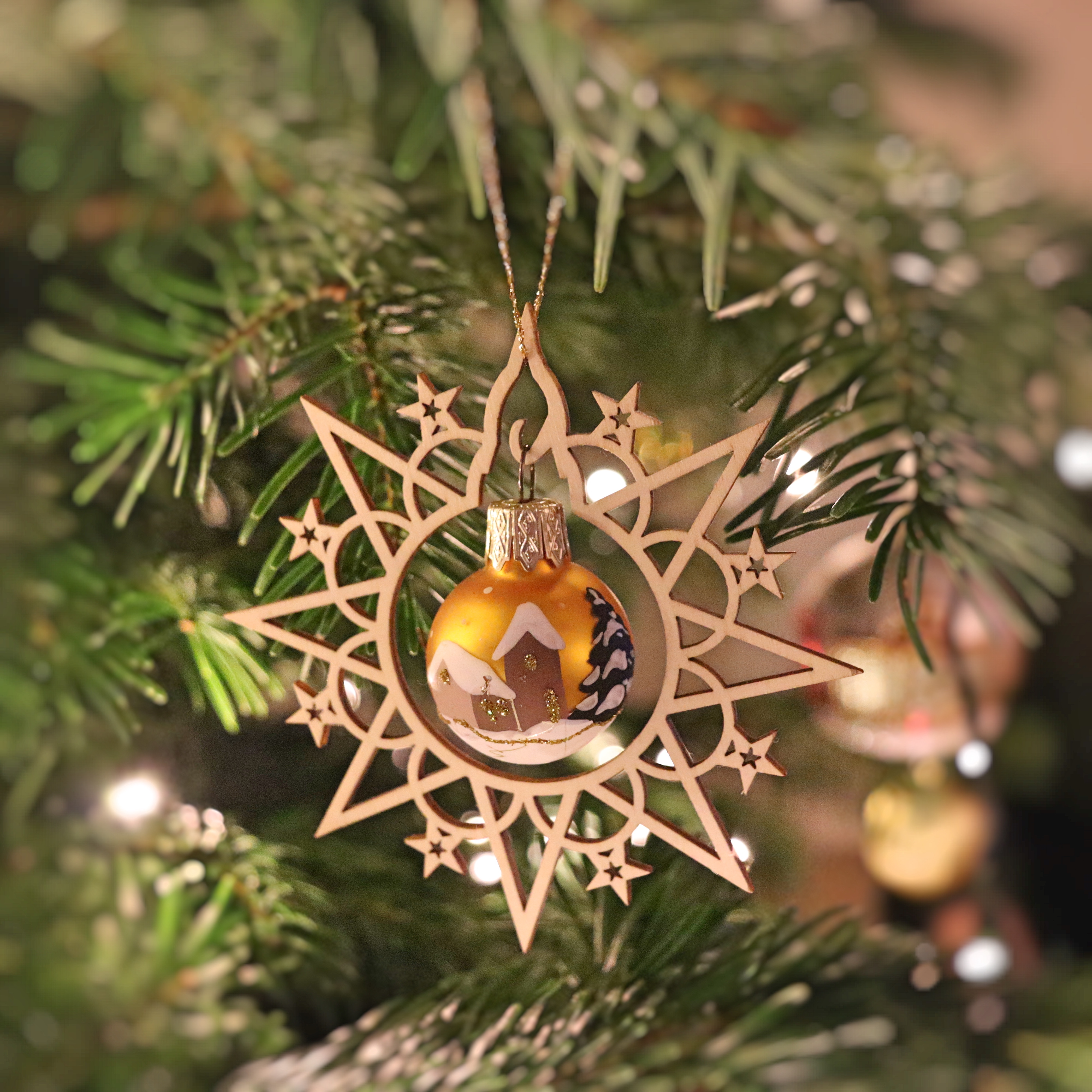 Around the world in Christmas baubles – Cheeky Travelholics
